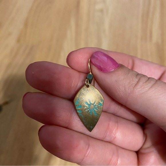 Oval Earrings in Embossed Turquoise Steer Head Pointed Metal Dangle - Picture 5 of 6